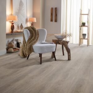 Robusto click SRC smokyDeze prachtige pvc vloer is te herkennen aan zijn extra brede en lange planken. De vloer heeft een natuurgetrouwe structuur die exact de houtprint volgt en heeft daarnaast een subtiele V-groef. Een bijkomend voordeel is dat deze pvc vloer maar weinig onderhoud nodig heeft. De click variant is voorzien van een 10dB geluiddempende onderlaag. vloerretour by ambiant Deze vloer is volledig recyclebaar. Meer weten? Klik hier.