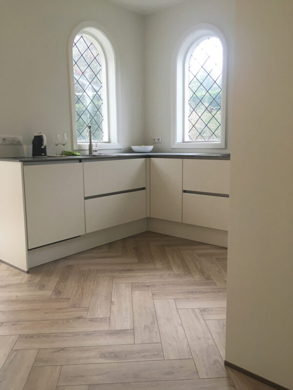 Laminaat visgraat Gerookt Mat wit eiken