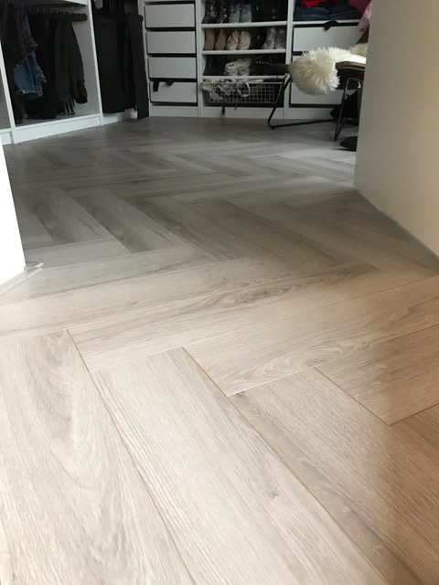 Laminaat visgraat vergrijsd eiken