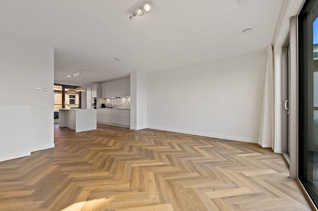 Visgraat dryback PVC vloer in woonkamer
